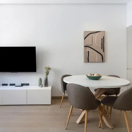 Cozy And Comfortable Apartment *